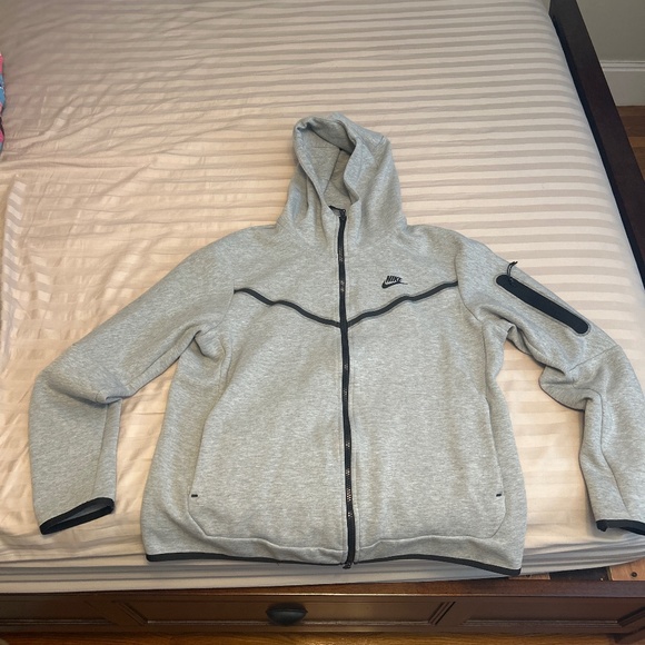 Grey Nike Tech sweater
